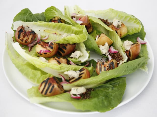 Grilled peach salad with blue cheese and toasted red quinoa