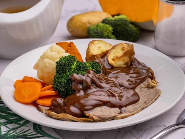 Roast Lamb with Vegetables & Gravy