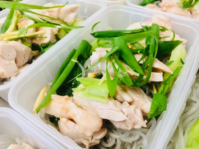 FROZEN: Chicken Ginger & Shallots w Sweet Potato Noodles & Greens