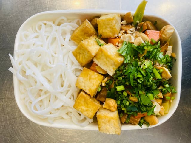 Thai Tofu and Cashew Rice Noodles