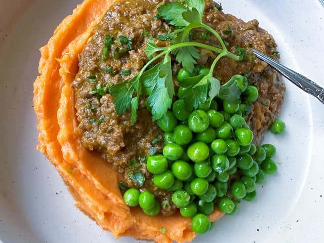 Beef cottage pie mince toppped w/ Sweet potato & mustard mash