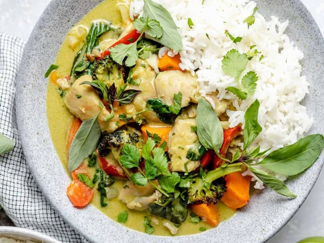 MILD GREEN CHICKEN CURRY