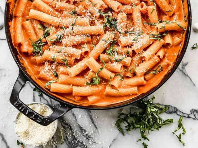 RIGATONI POMODORO