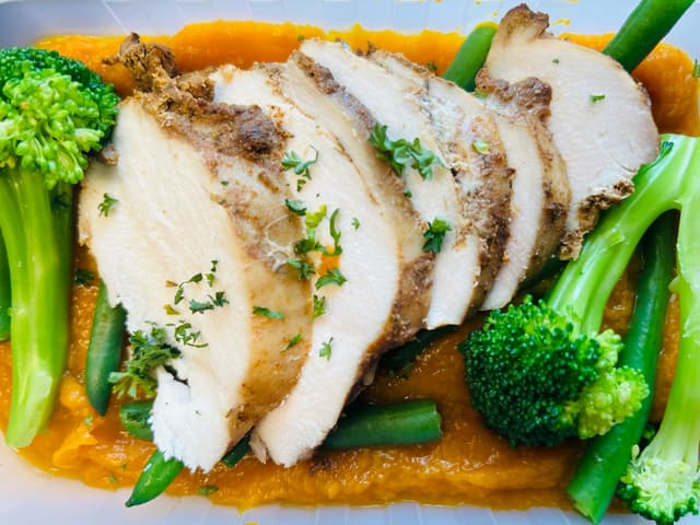 Lean - Mustard Chicken with Green Veggies & Pumpkin Mash