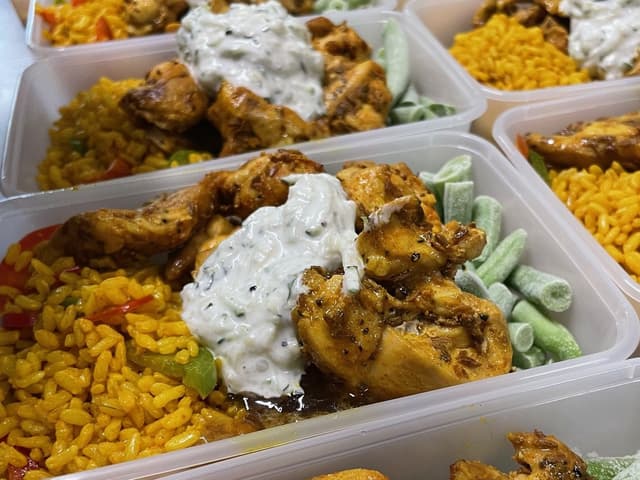 Tandoori Chicken wCapsicum Rice, Beans & Raita