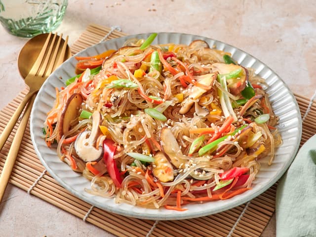 Korean Glass Noodle Stir-fried (Japchae) | 韩式冬粉炒