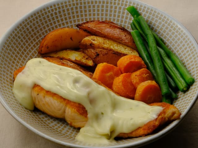 Baked Salmon with Lemon Sauce