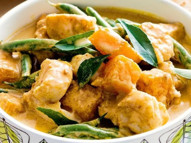 FROZEN Malaysian Fish Curry with Sweet Potato, Cashew, and Basil
