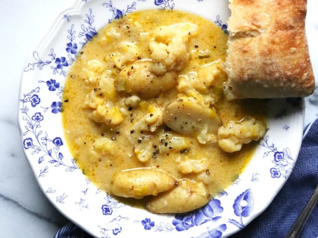 POTATO, LEEK + CAULIFLOWER SOUP
