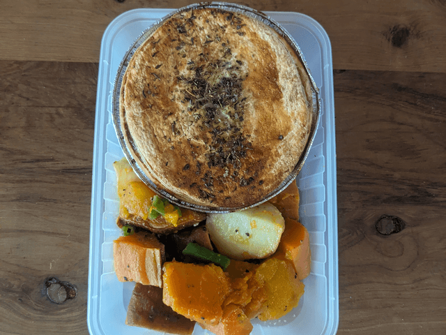 Chicken & Leek Pie w. Roasted Vegetables
