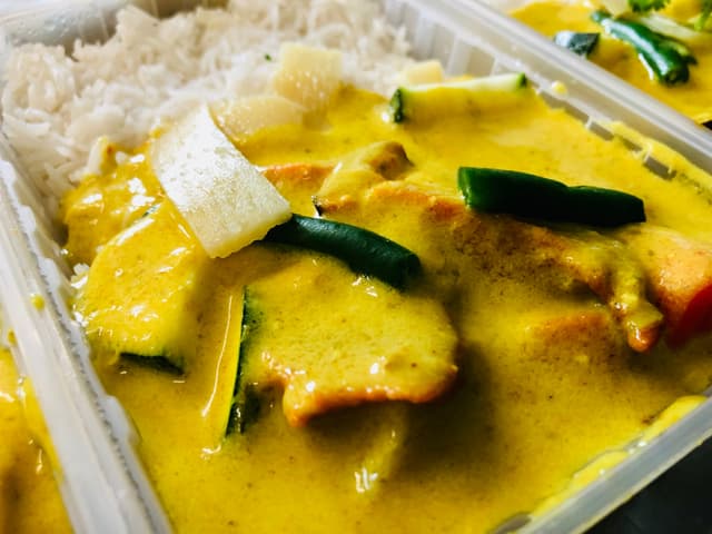 Vegan: Chinese Curry with Steamed Rice