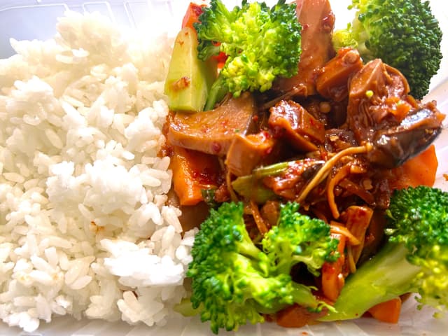 Vegan: Spicy Mushroom Duo with Steam Rice