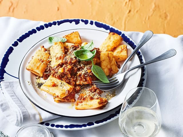 VEGETARIAN RAVIOLI BOLOGNAISE