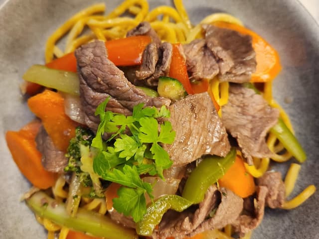 Beef & Veg Stir Fry with Noodles