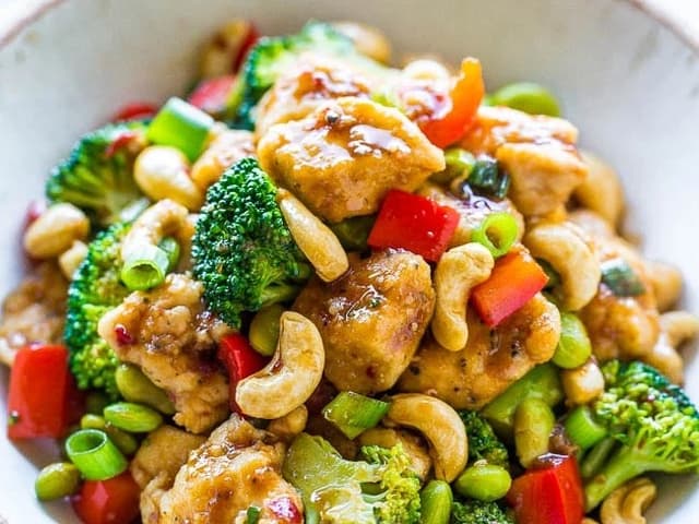 CASHEW CHICKEN STIR FRY
