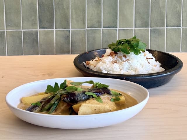 Sour Yellow Curry of Tofu (Frozen)