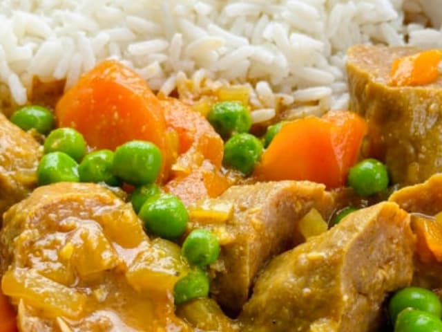 FROZEN: Curried Sausages with Steam Rice