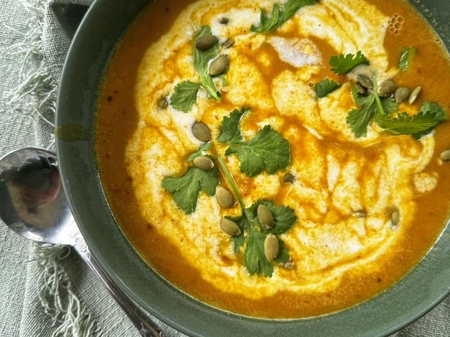 Pumpkin and kidney bean soup