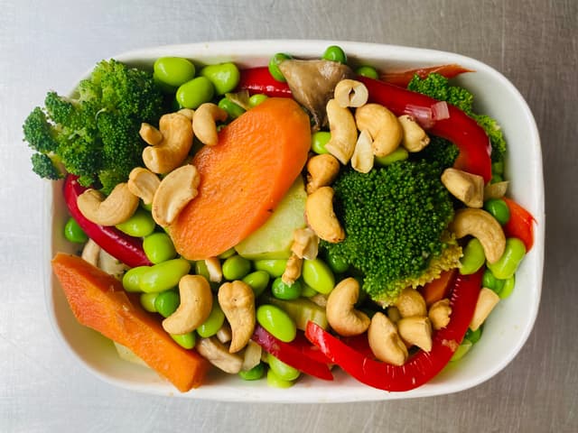 Ginger Cashew Vegetable Stir-Fry