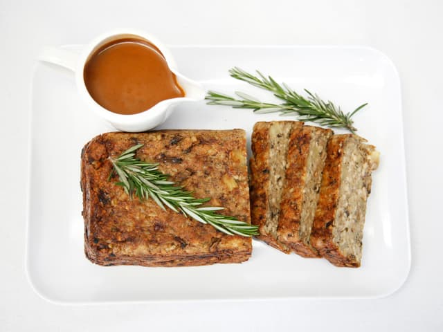 Cashew and mushroom nut roast with gravy (no added gluten option)