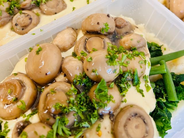 Vegan: Whole Mushrooms with Vegan Feta & Mashed Potato