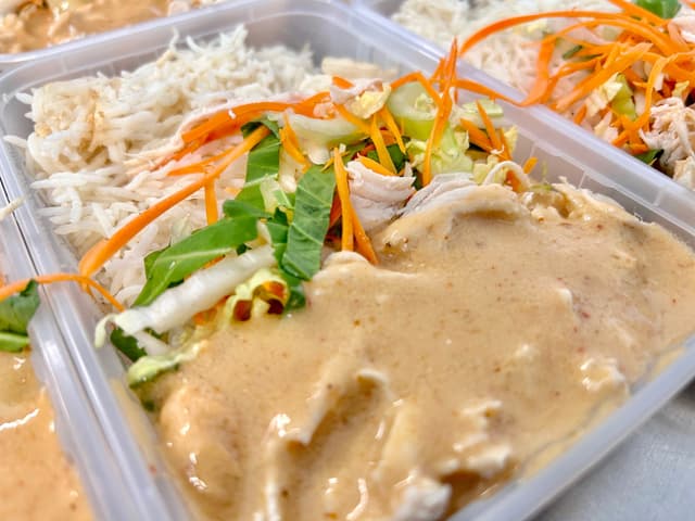 FROZEN: Curry Chicken Laksa with Rice Regular