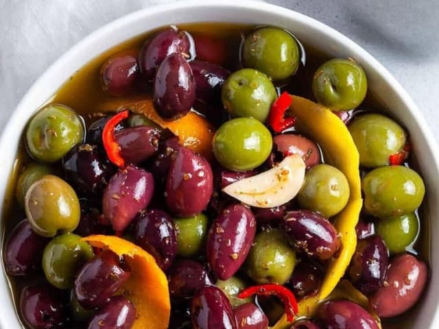 FairFeed Street Olives 300g