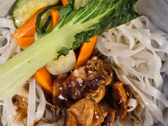 Honey Soy Chicken with Rice Noodles & Mixed Veg