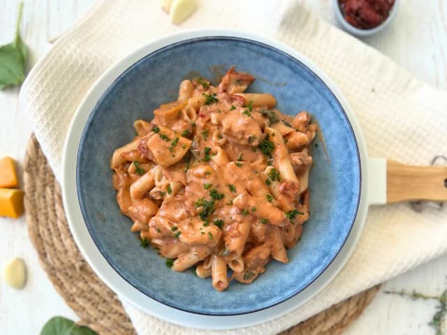 Creamy Chicken and Sundried Tomato Pasta