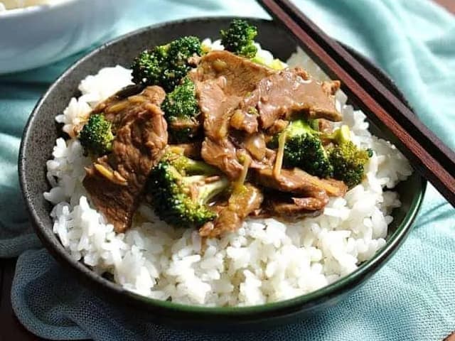 Chinese Beef and Broccoli with Cauli Rice