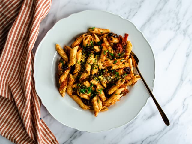 Penne Puttanesca (VG/GF) (FROZEN)