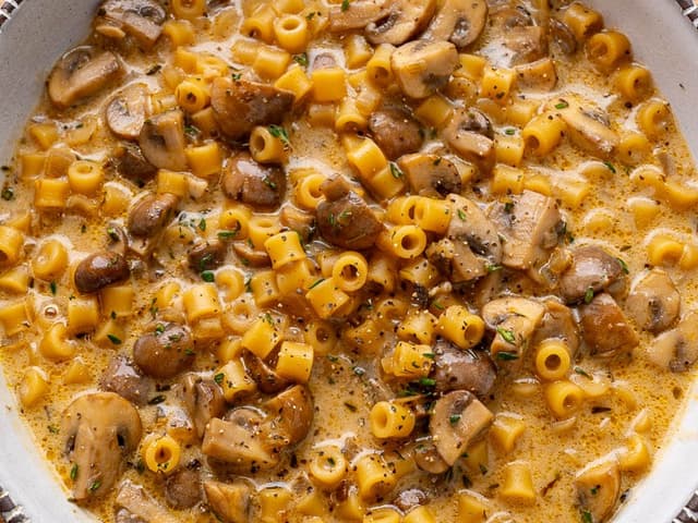 CREAMY MUSHROOM PASTA SOUP
