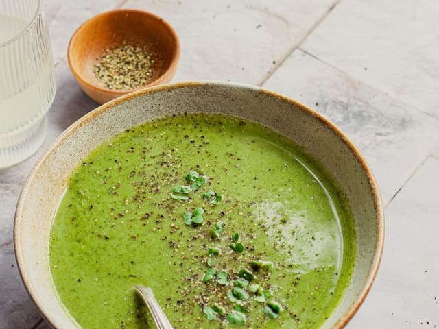 Creamy Asparagus & Pea Soup