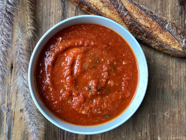 Roasted Tomato & Garlic Soup