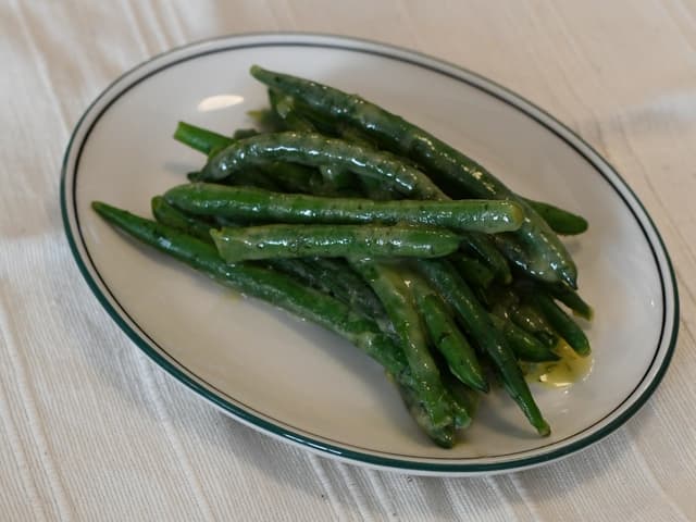 GREEN BEANS WITH DILL BUTTER