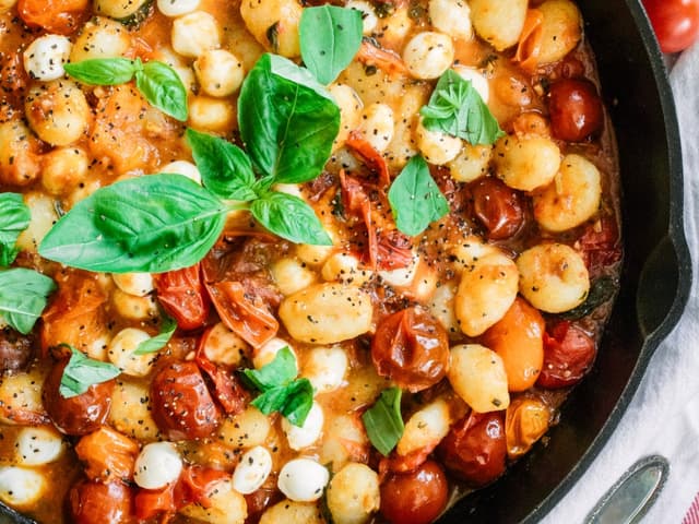 Cherry Tomato & Basil Pasta Sauce w Ricotta Gnocchi