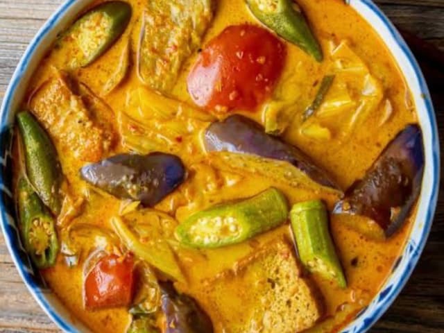 Vegan: Malaysian Nyonya Curry with Jasmine Rice