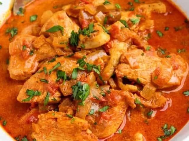Chicken Paprikash with Pasta - Single Sreve