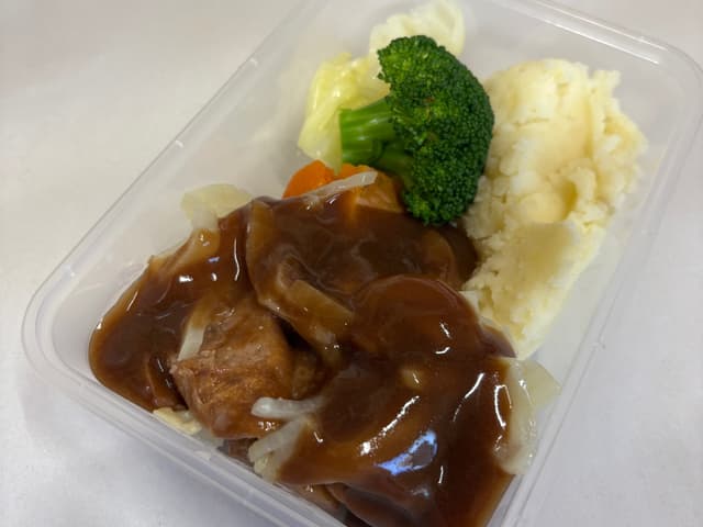 Bangers and Mash w/ Steamed Vegetables & Mashed Potato