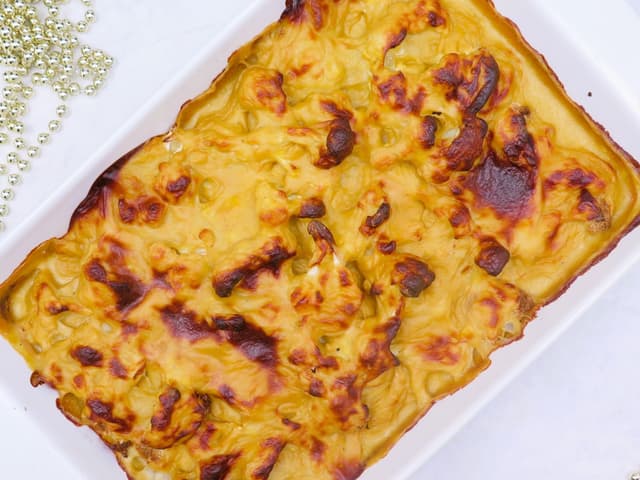 Cauliflower gratin with vegan cheddar cheese