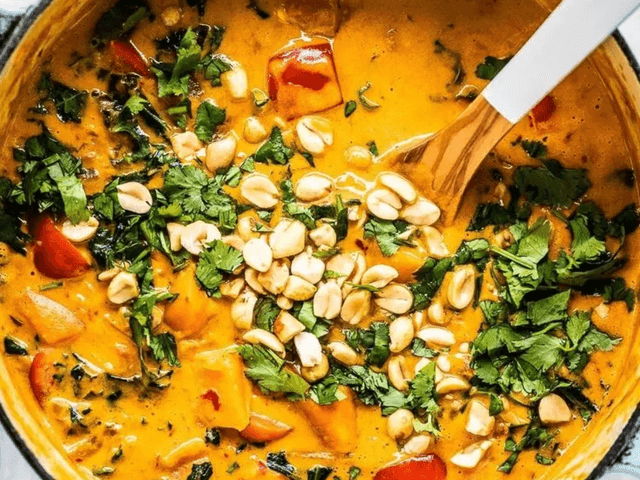 FROZEN Thai Peanut and Capsicum Curry with Chickpeas and Green Beans