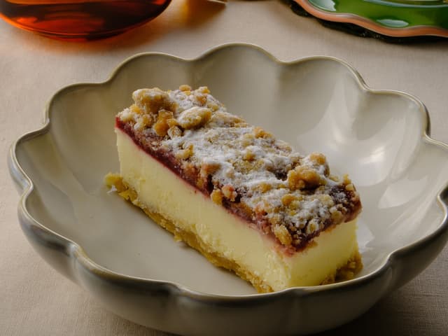 Cherry Crumble Cheesecake