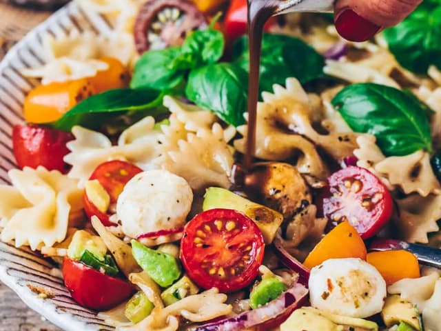 Italian Caprese Pasta Salad | GF - Vego - Halal
