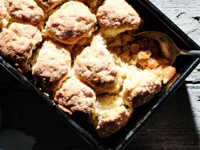 peach & apple cobbler, double cream