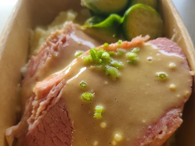 Corned Beef, Peas, Mash, Mustard Sauce