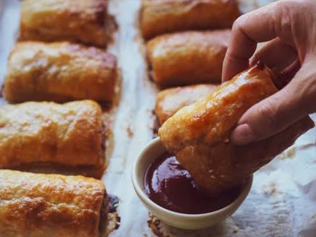 E&O Caramelised Onion Sausage Rolls