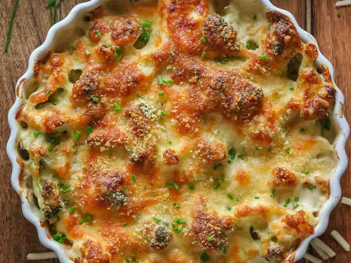 Creamy cheesy cauliflower broccoli bake