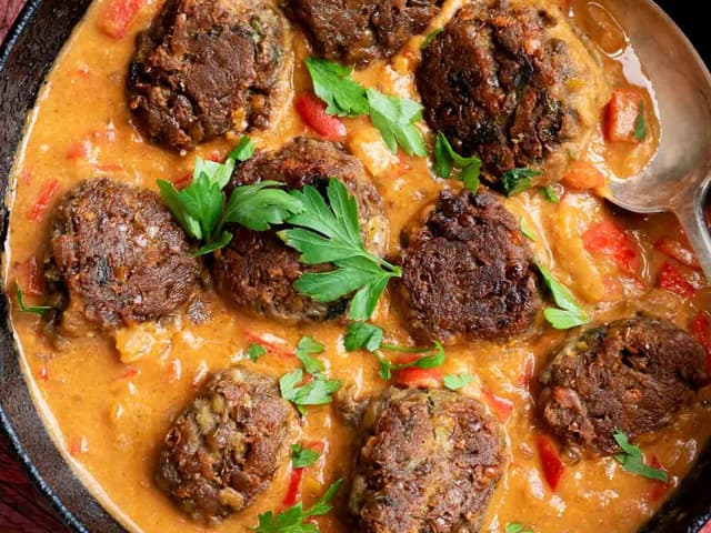 FROZEN Lentil Meatballs with Indian Coconut Curry Sauce