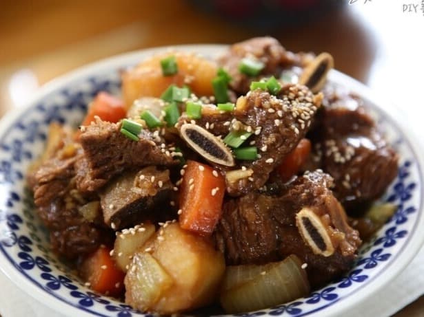 Braised Beef Short Ribs w Cauliflower Rice