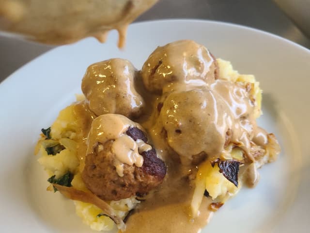 Dutch Meatballs w Cabbage & Kale Mash, Honey Mustard Gravy
